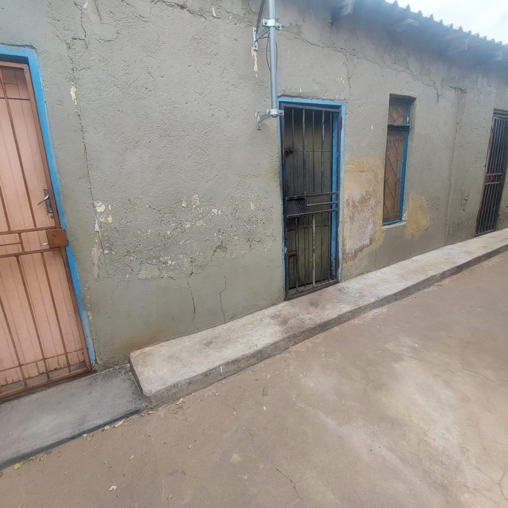 INVESTMENT PROPERTY WITH 9 RENTAL ROOMS at Tembisa 1000322500