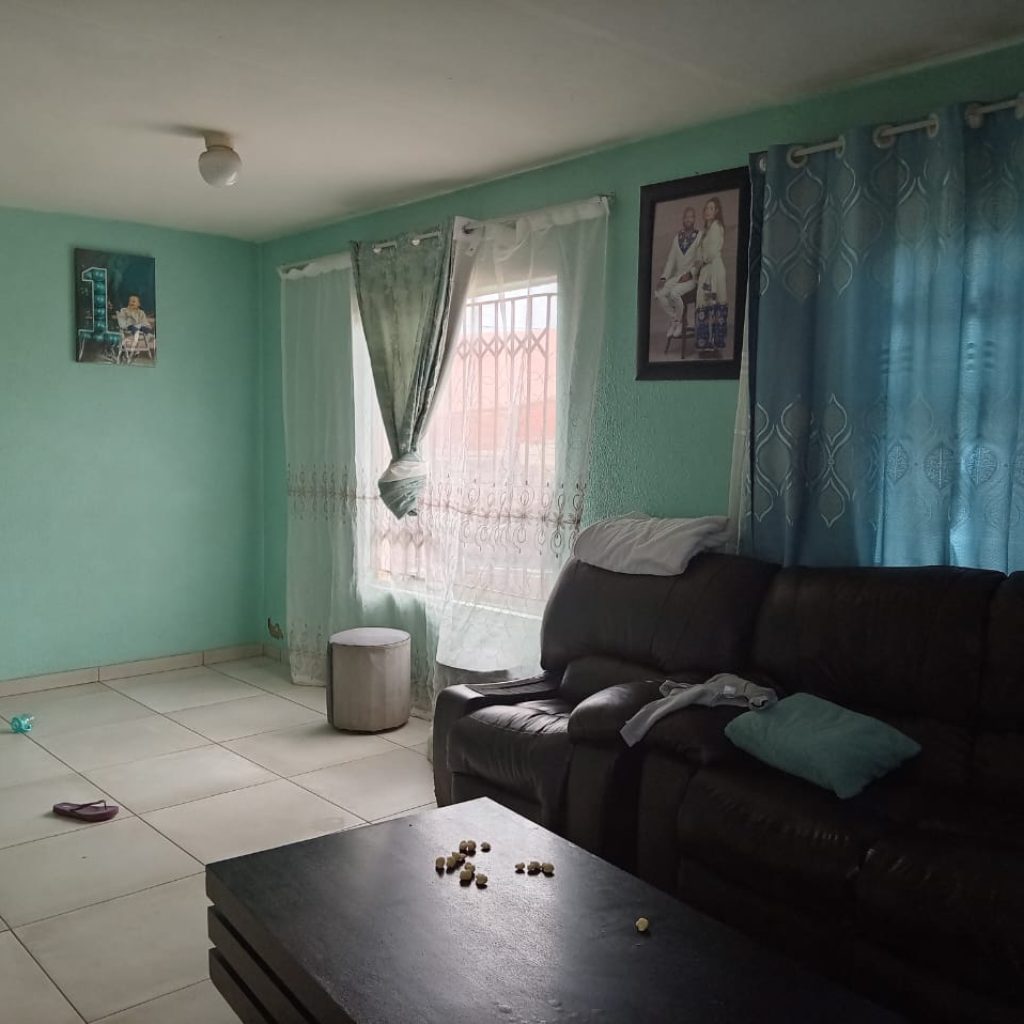 3 BEDROOM HOME – CLAYVILLE, OLIVIA GARDENS 1000322634