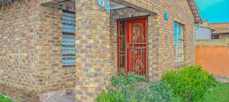 3 BEDROOM HOME WITH RENTAL INCOME POTENTIAL Tembisa 1000323005
