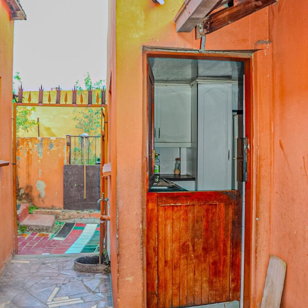 3 BEDROOM HOME WITH RENTAL INCOME POTENTIAL Tembisa 1000323010