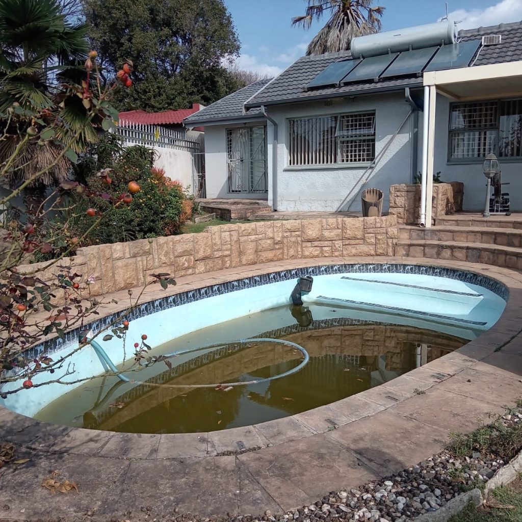 Spacious 4-Bedroom Family Home with Pool 1000331974