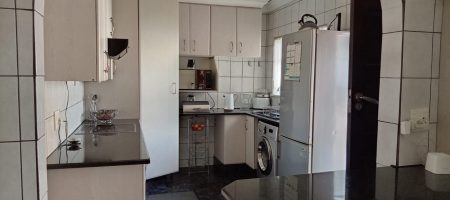 Spacious 4-Bedroom Family Home with Pool 1000331991