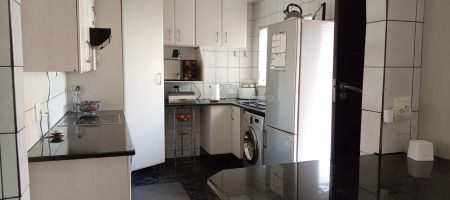 Spacious 4-Bedroom Family Home with Pool 1000331994