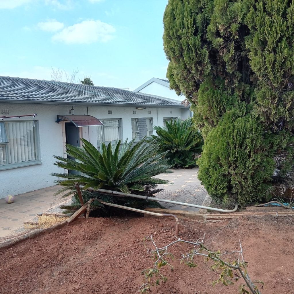 Spacious 4-Bedroom Family Home with Pool 1000332005