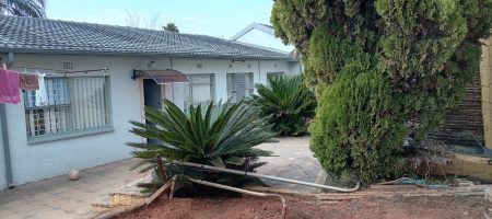 Spacious 4-Bedroom Family Home with Pool 1000332005