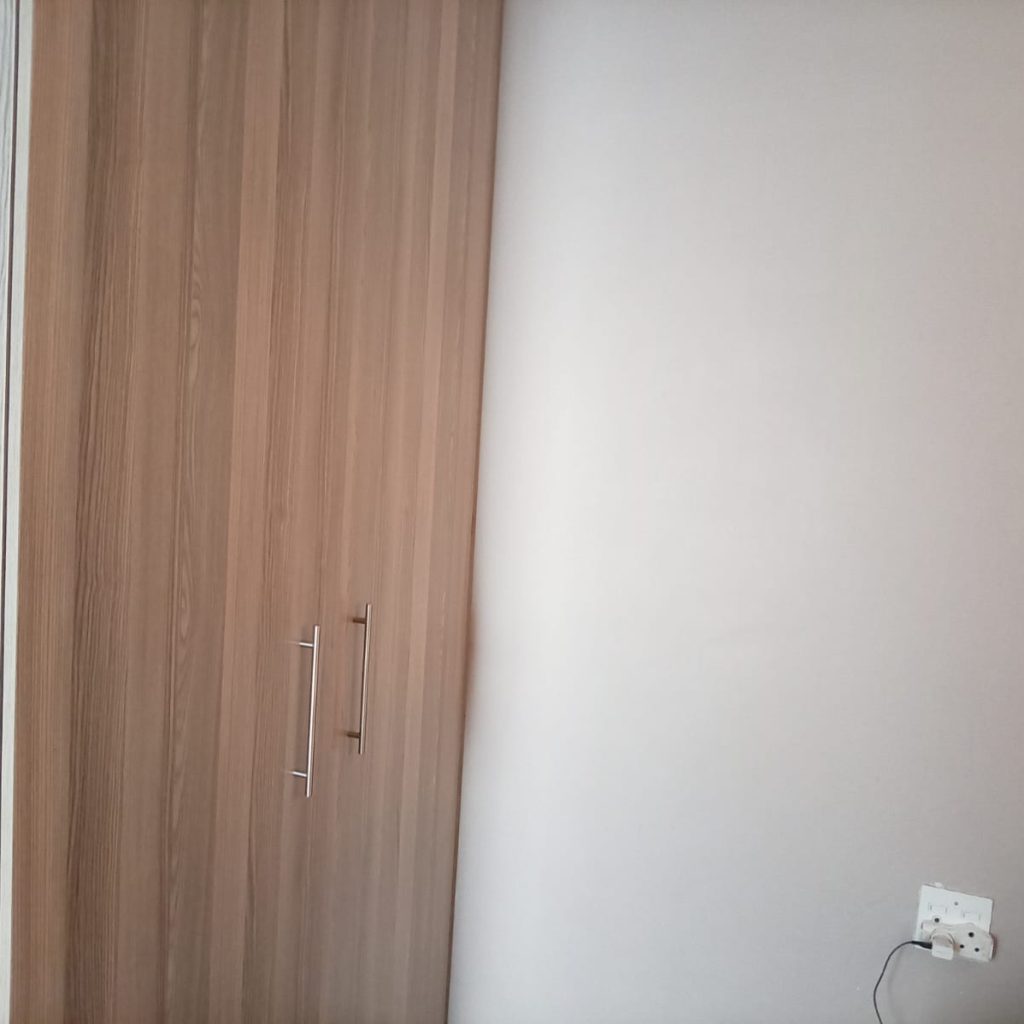 Spacious 4-Bedroom Family Home with Pool 1000332008