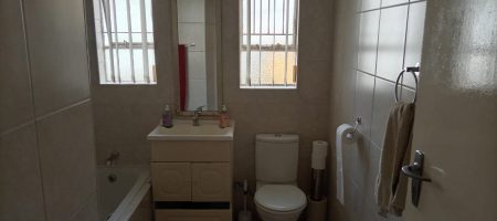 Spacious 4-Bedroom Family Home with Pool 1000332011