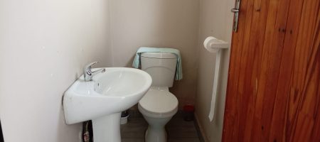 Spacious 4-Bedroom Family Home with Pool 1000332018 copy