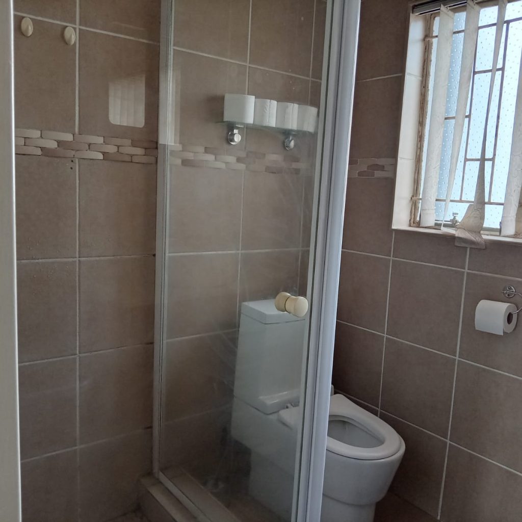 Spacious 4-Bedroom Family Home with Pool 1000332020 copy