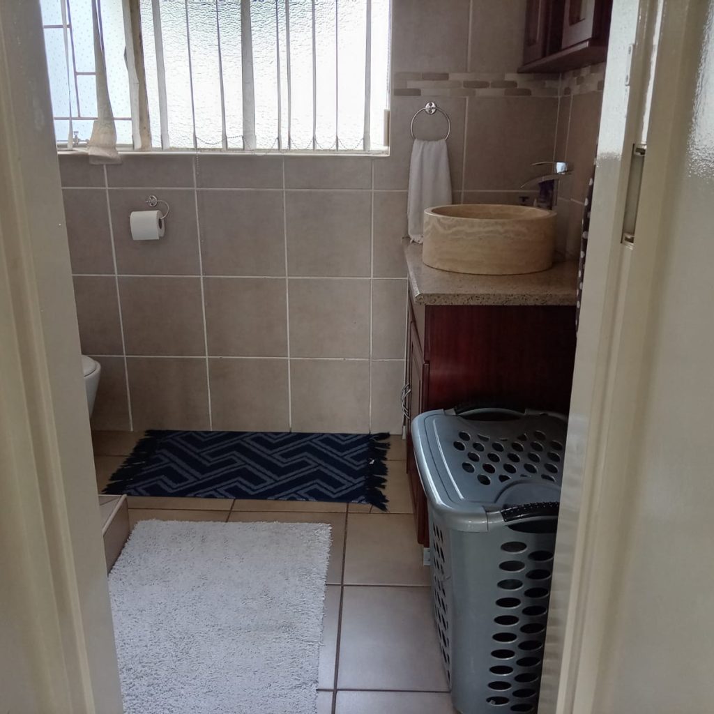 Spacious 4-Bedroom Family Home with Pool 1000332023 copy