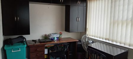 Spacious 4-Bedroom Family Home with Pool 1000332045