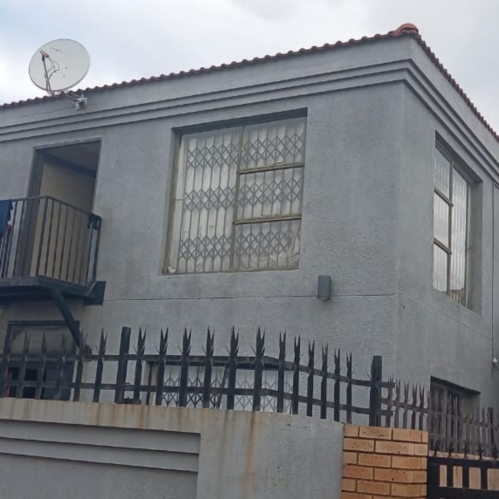 UPSTAIRS INVESTMENT PROPERTY |TEMBISA 1000336211