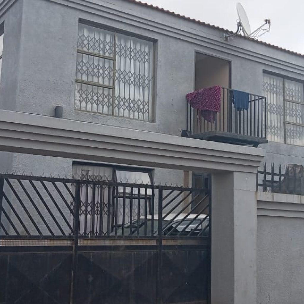 UPSTAIRS INVESTMENT PROPERTY |TEMBISA 1000336212