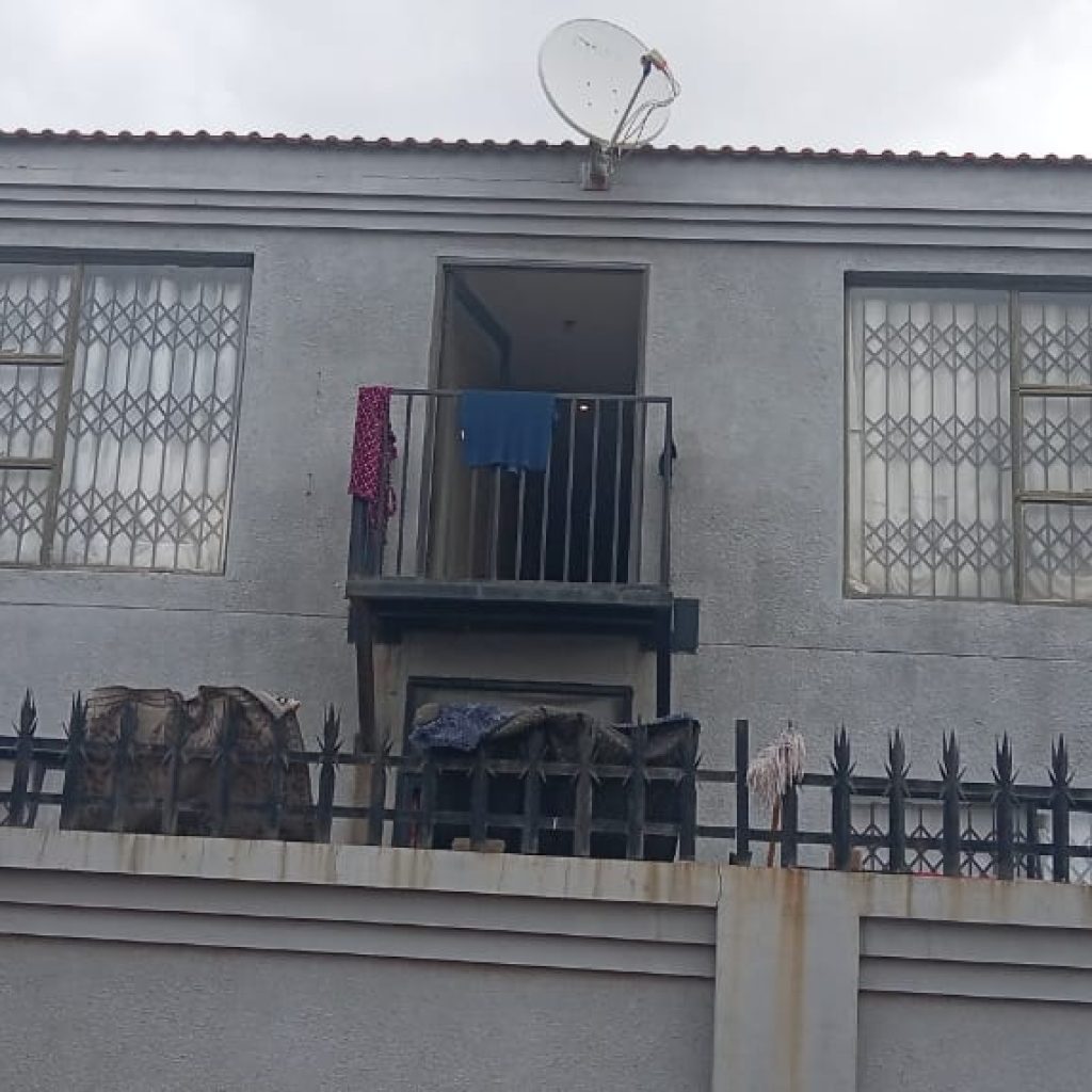 UPSTAIRS INVESTMENT PROPERTY |TEMBISA 1000336214