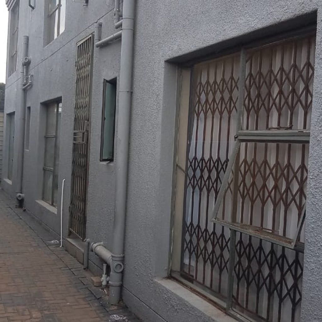 UPSTAIRS INVESTMENT PROPERTY |TEMBISA 1000336228