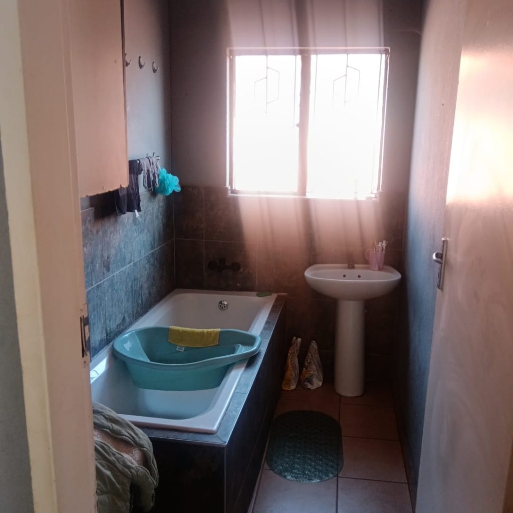 3-BEDROOM HOUSE FOR SALE | DAWN PARK 1000343392