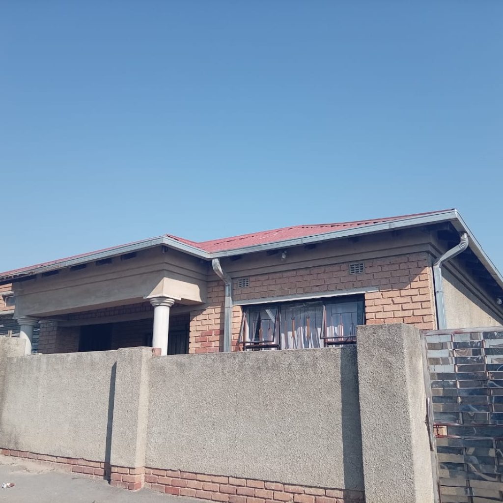 HOUSE WITH RENTAL INCOME POTENTIAL | TEMBISA 1000345065