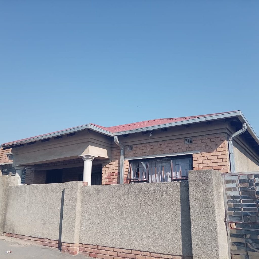 HOUSE WITH RENTAL INCOME POTENTIAL | TEMBISA 1000345073