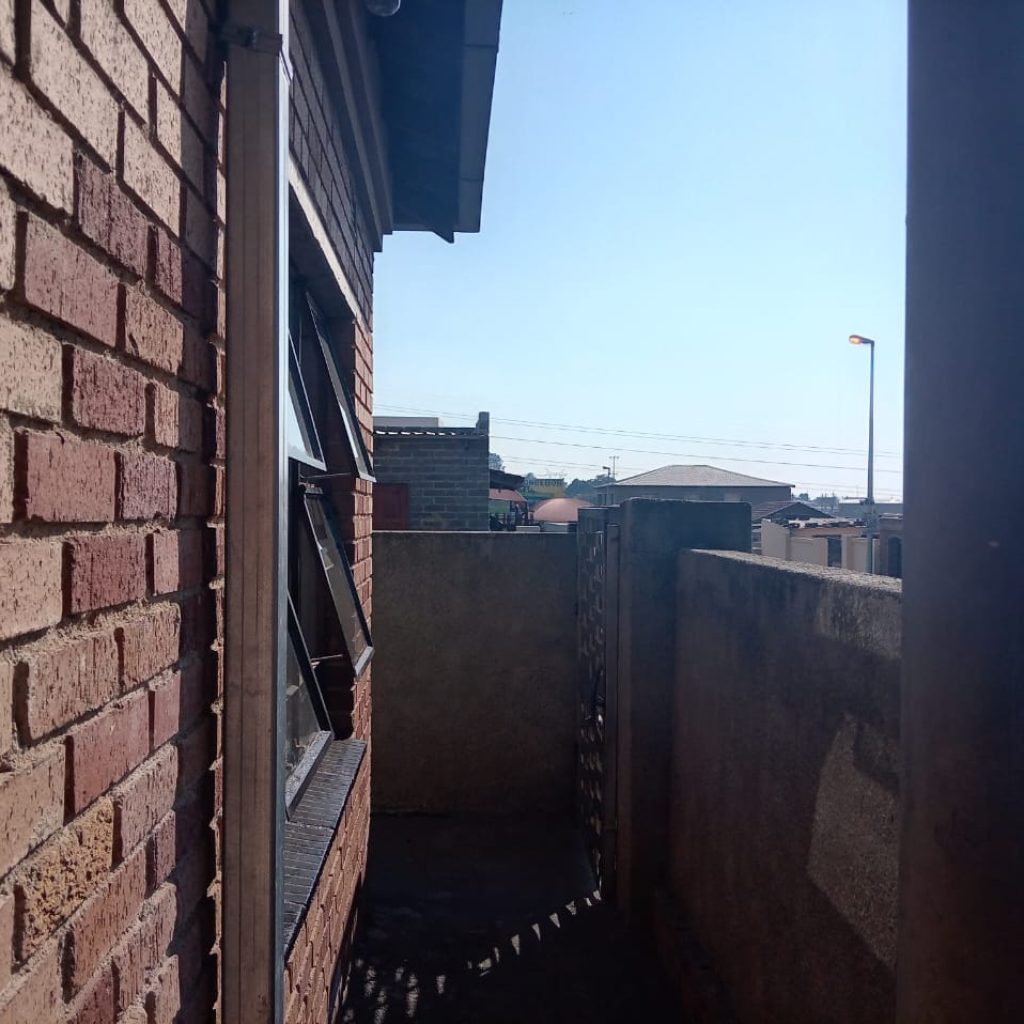 HOUSE WITH RENTAL INCOME POTENTIAL | TEMBISA 1000345081