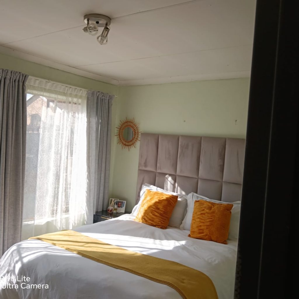 BEAUTIFUL 2-BEDROOM HOUSE FOR SALE | ESTHER PARK, KEMPTON PARK 1000349788