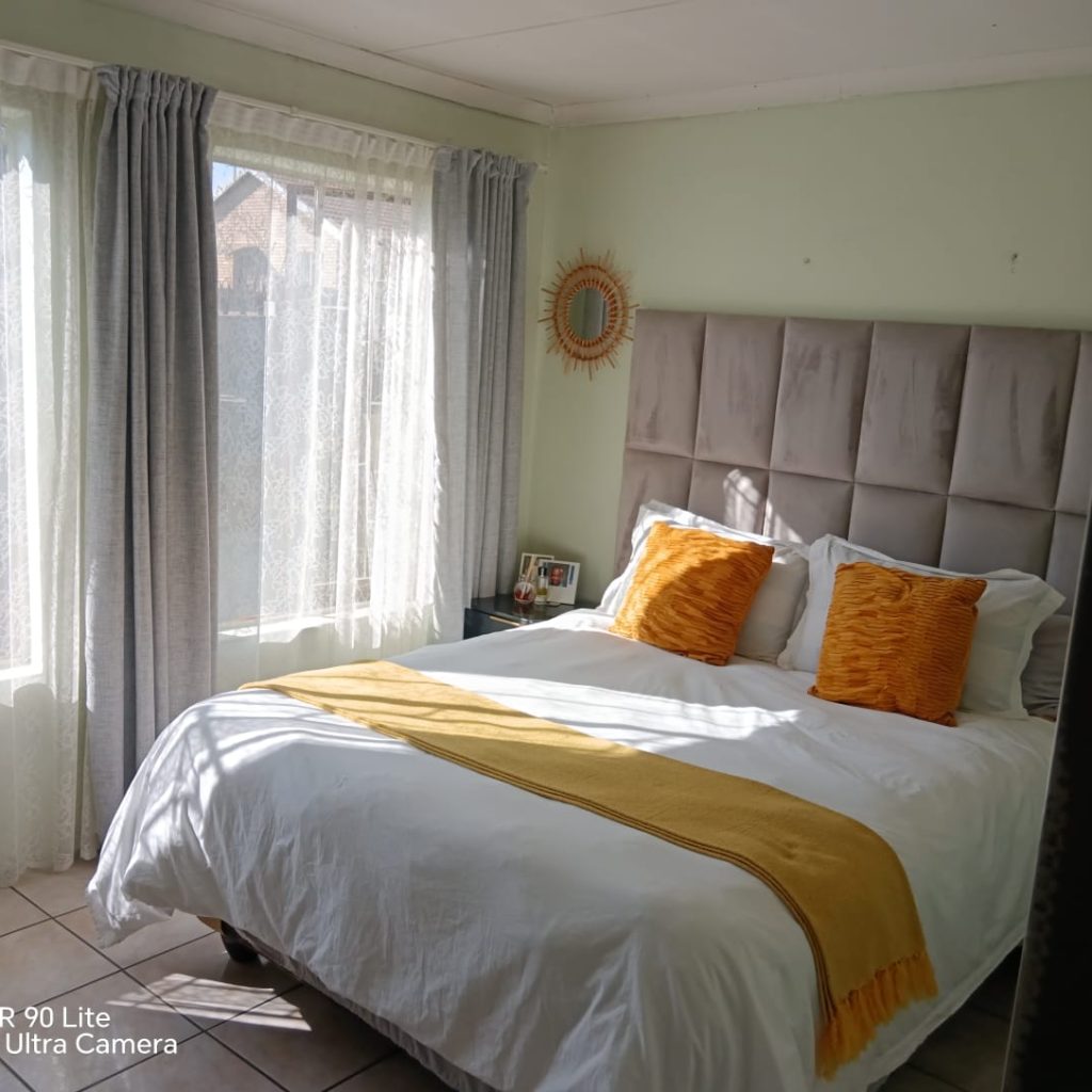 BEAUTIFUL 2-BEDROOM HOUSE FOR SALE | ESTHER PARK, KEMPTON PARK 1000349796