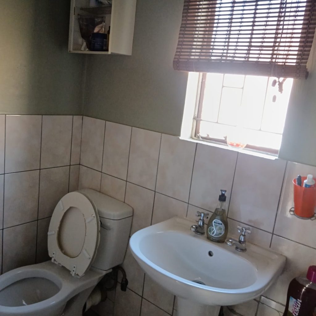 BEAUTIFUL 2-BEDROOM HOUSE FOR SALE | ESTHER PARK, KEMPTON PARK 1000349804
