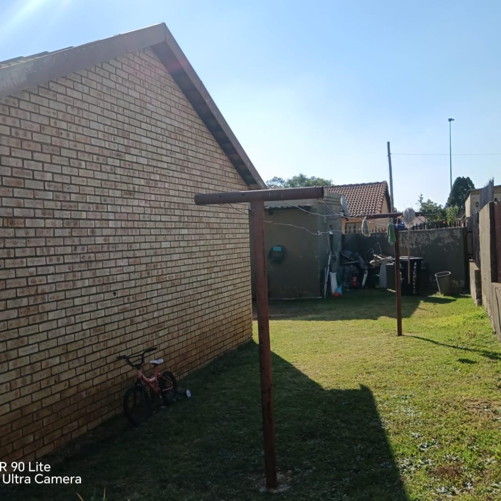 BEAUTIFUL 2-BEDROOM HOUSE FOR SALE | ESTHER PARK, KEMPTON PARK 1000349844