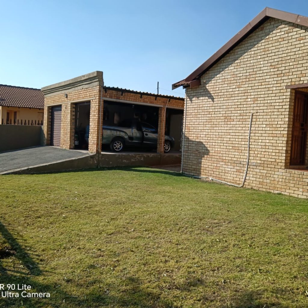 BEAUTIFUL 2-BEDROOM HOUSE FOR SALE | ESTHER PARK, KEMPTON PARK 1000349849