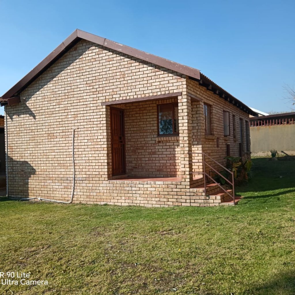 BEAUTIFUL 2-BEDROOM HOUSE FOR SALE | ESTHER PARK, KEMPTON PARK 1000349852