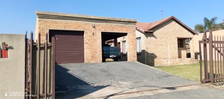 BEAUTIFUL 2-BEDROOM HOUSE FOR SALE | ESTHER PARK, KEMPTON PARK 1000349863