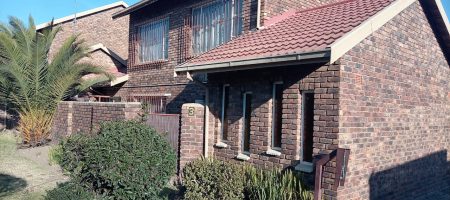 3-BEDROOM TOWNHOUSE FOR SALE | BIRCH MANOR COMPLEX | BIRCHLEIGH NORTH | R1,000,000 1000357996