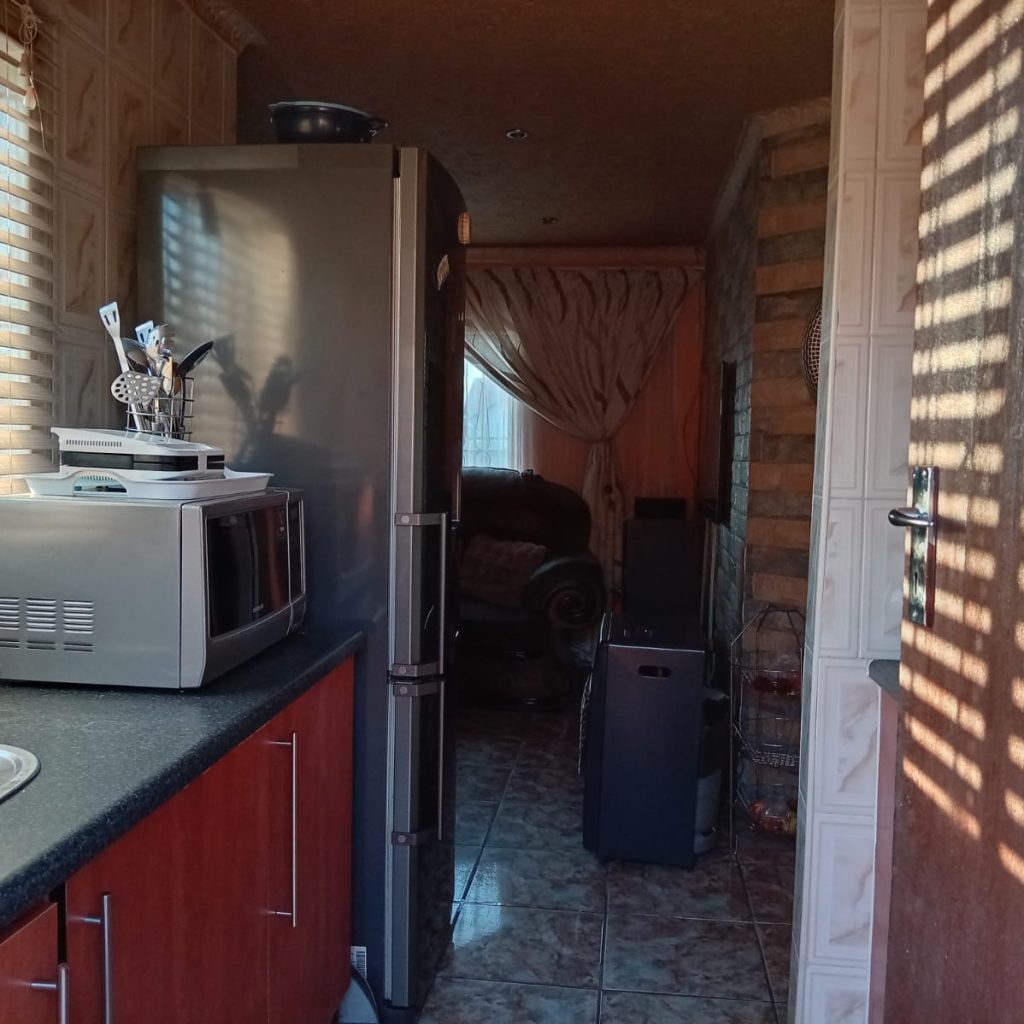 NEAT 3-BEDROOM HOME 1000360753