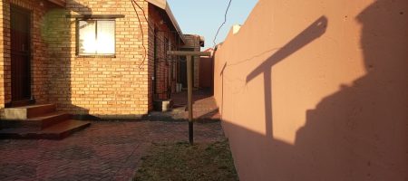 NEAT 3-BEDROOM HOME 1000360757