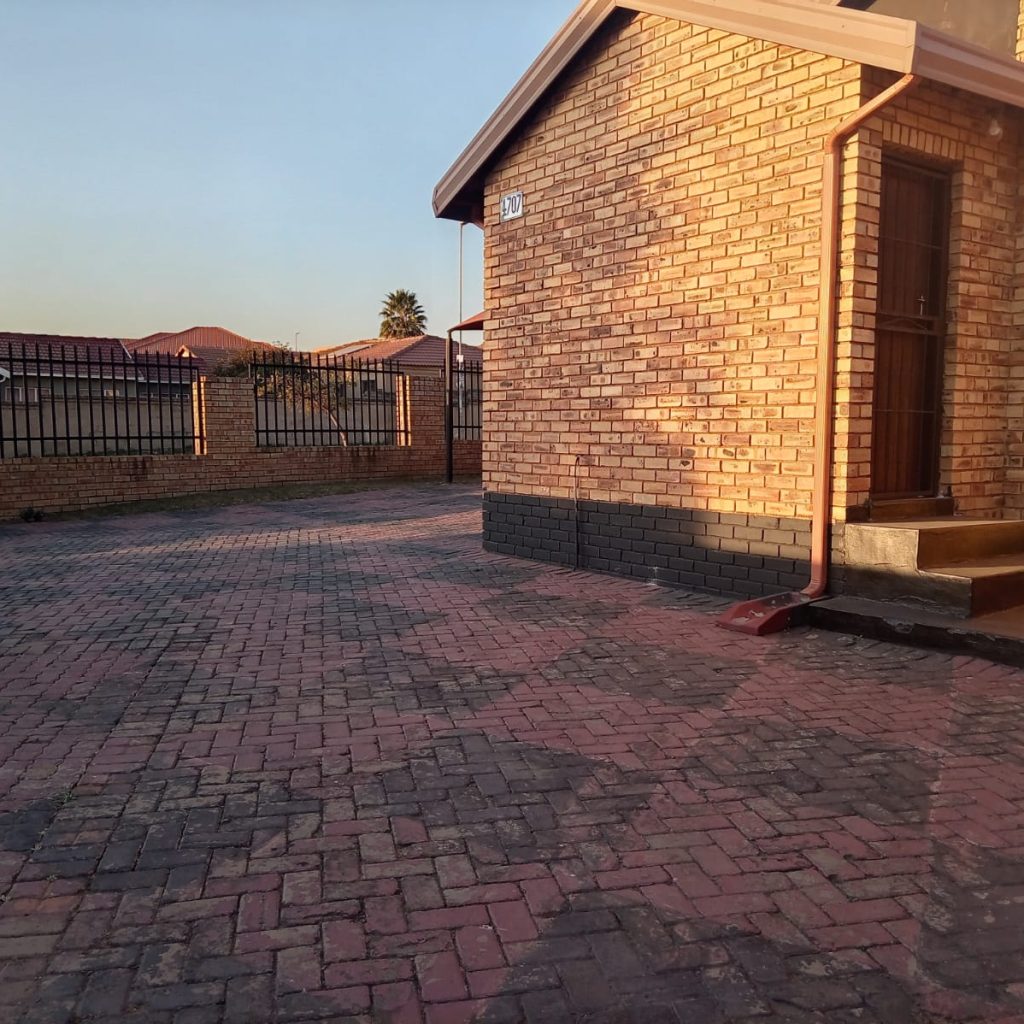 NEAT 3-BEDROOM HOME 1000360759