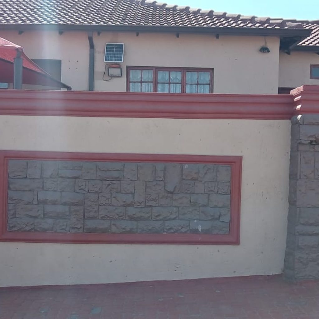 5-Room House in Tembisa - Thafeni Section 1000374755
