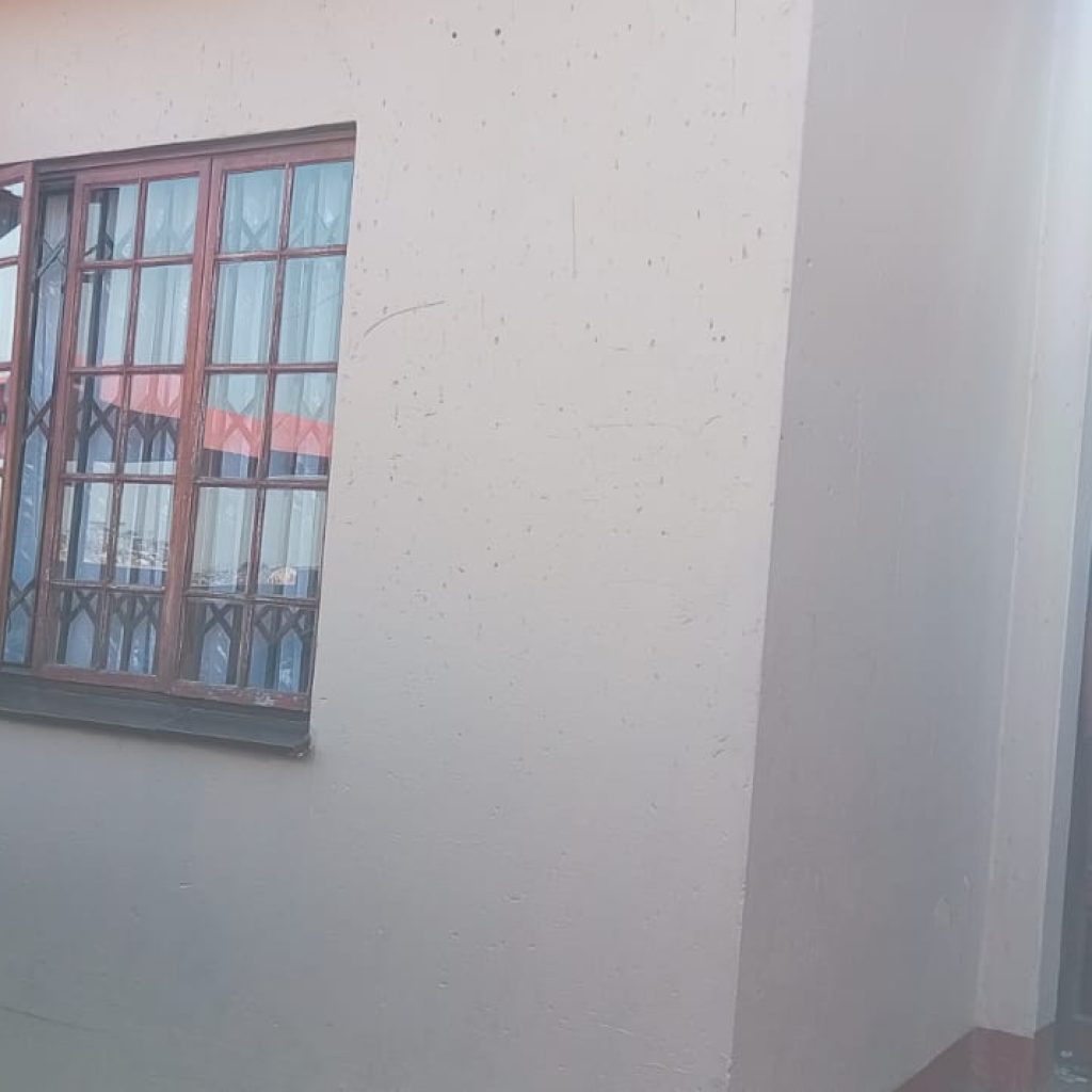 5-Room House in Tembisa - Thafeni Section 1000374757