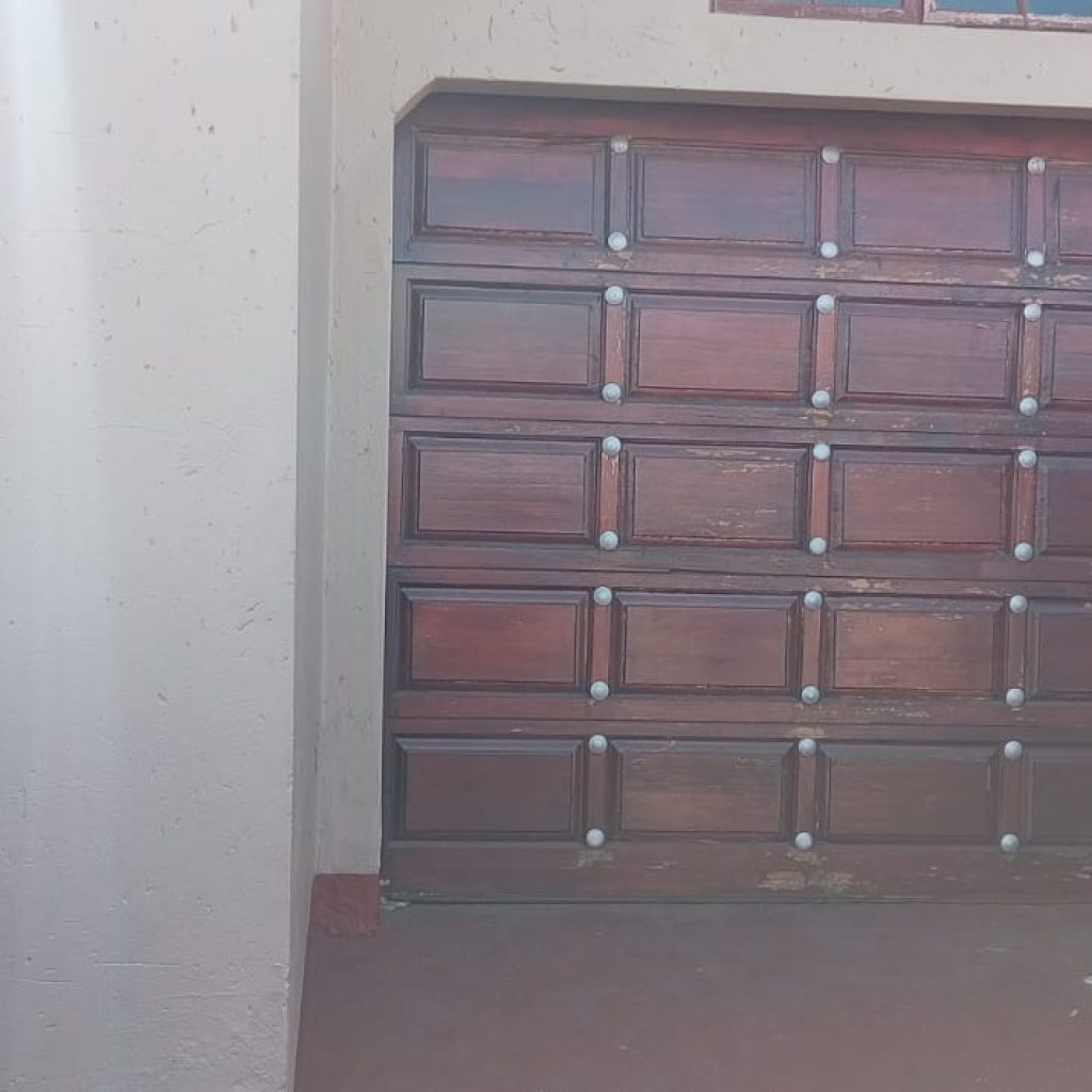 5-Room House in Tembisa - Thafeni Section 1000374758