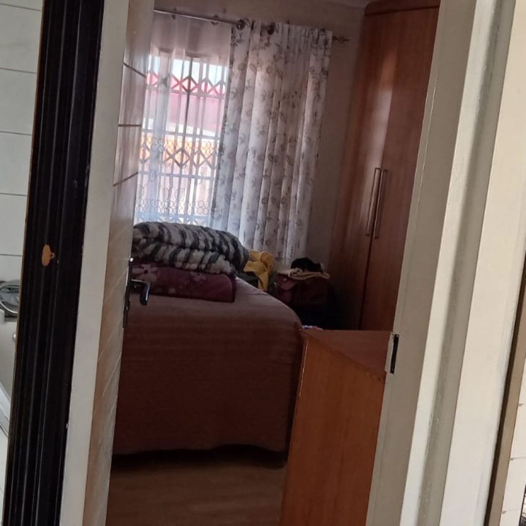 5-Room House in Tembisa - Thafeni Section 1000374769