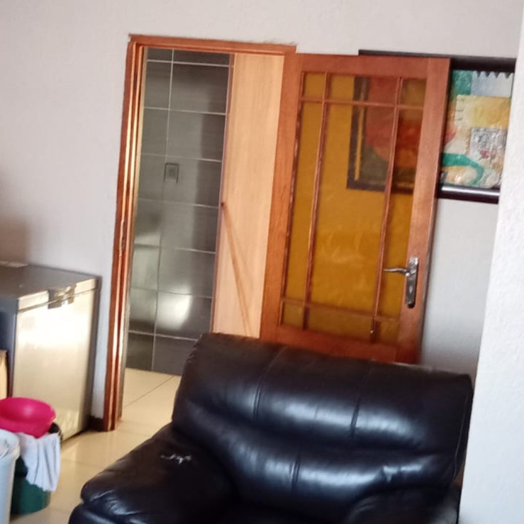 5-Room House in Tembisa - Thafeni Section 1000374774