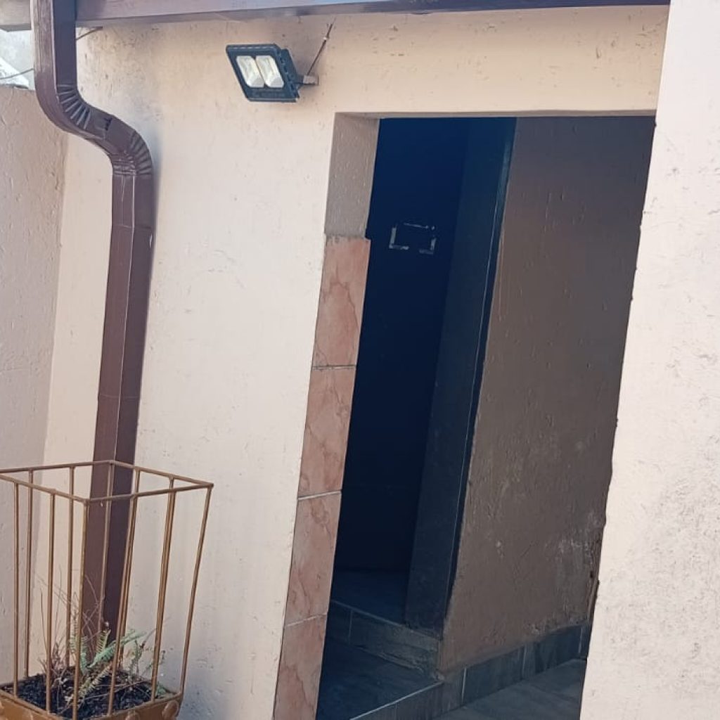 5-Room House in Tembisa - Thafeni Section 1000374788