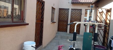 5-Room House in Tembisa - Thafeni Section 1000374791