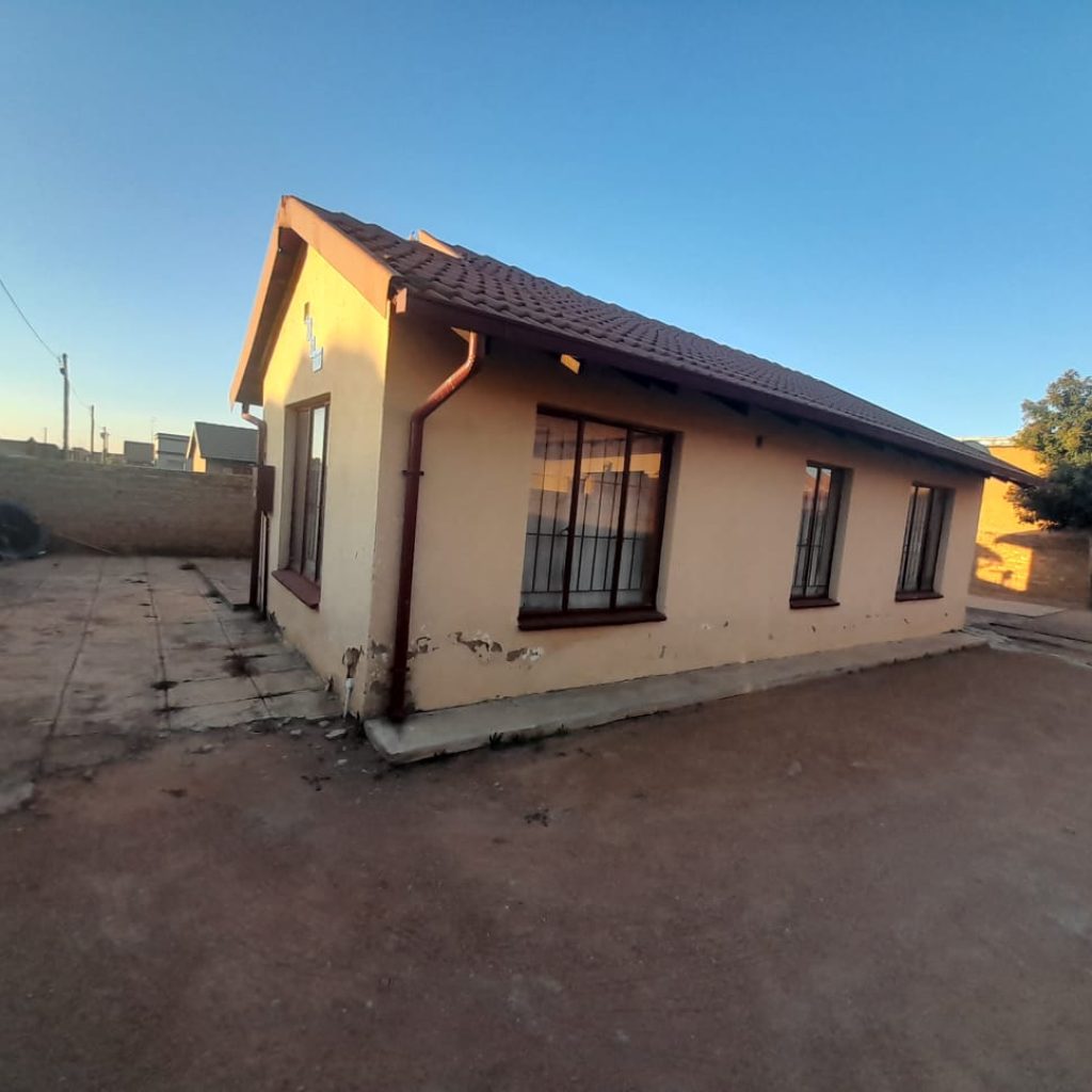 3 BEDROOM HOUSE - Soshanguve 1000376538