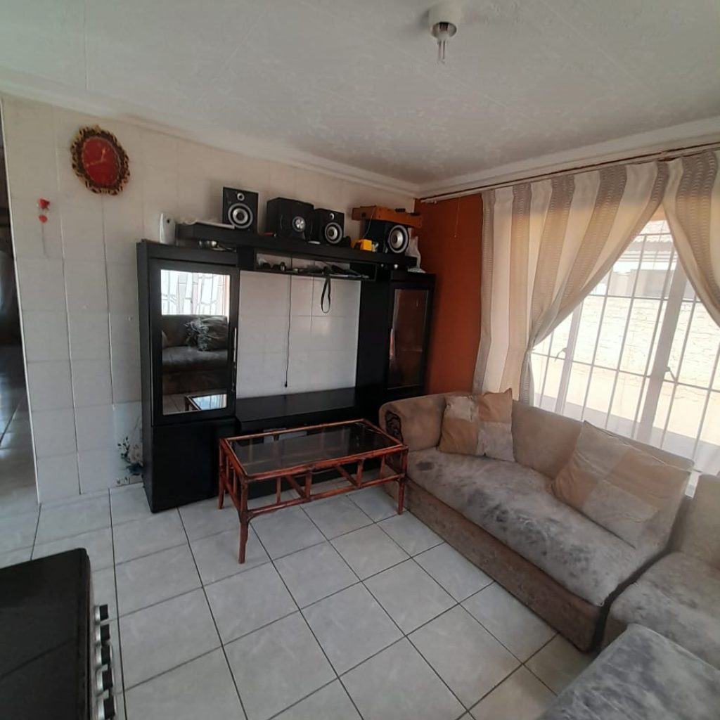 3 BEDROOM HOUSE - Soshanguve 1000376550