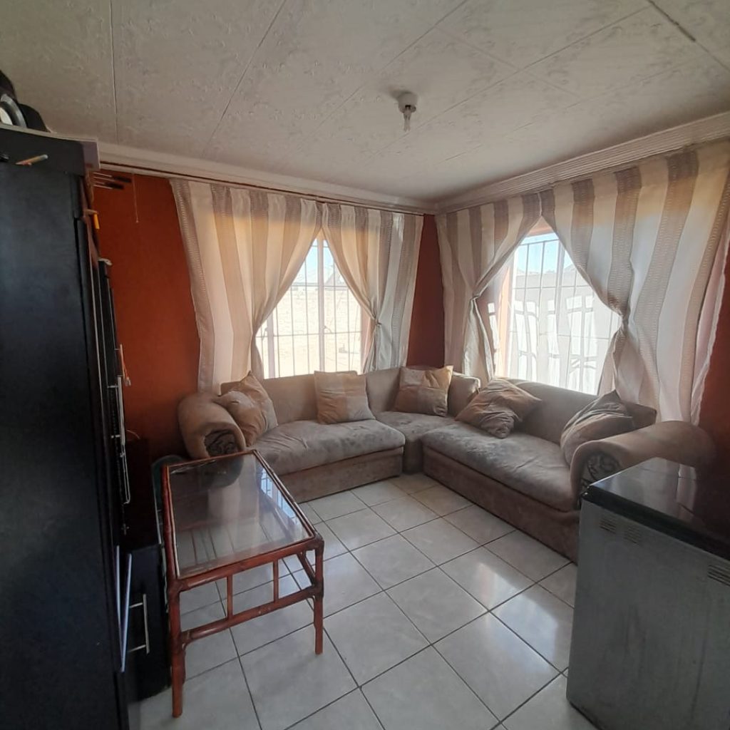 3 BEDROOM HOUSE - Soshanguve 1000376571