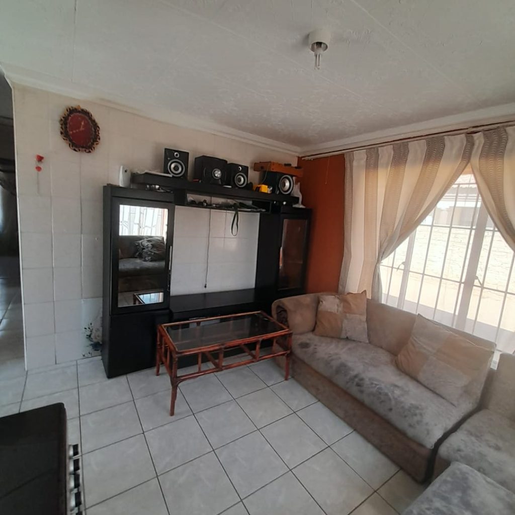 3 BEDROOM HOUSE - Soshanguve 1000376583