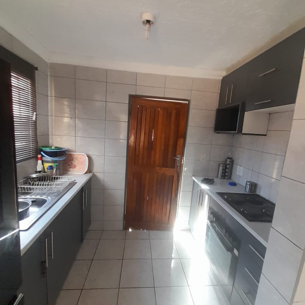 3 BEDROOM HOUSE - Soshanguve 1000376595