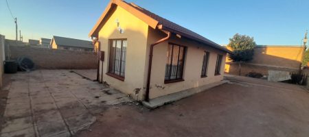 3 BEDROOM HOUSE - Soshanguve 1000376598