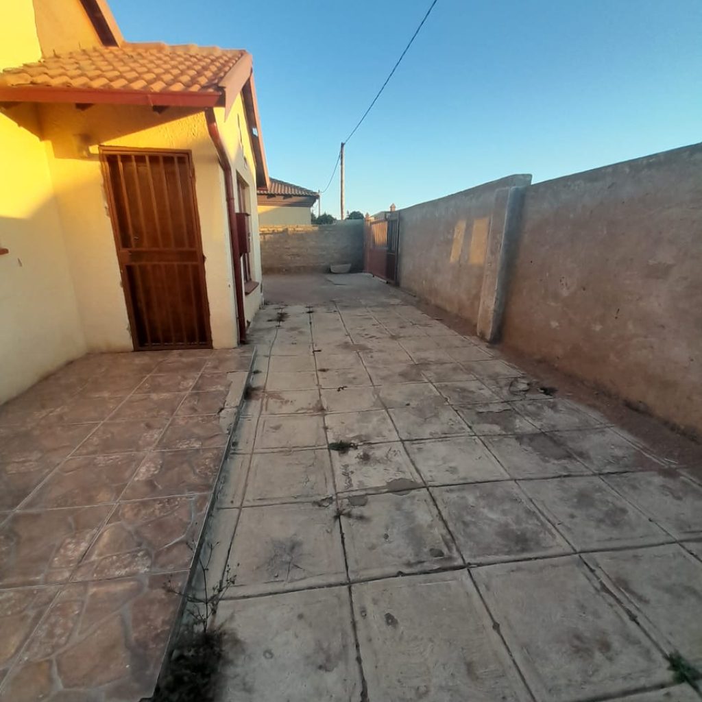 3 BEDROOM HOUSE - Soshanguve 1000376607