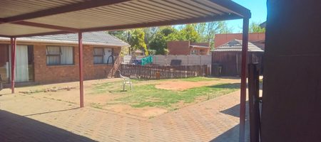 4 BEDROOM FAMILY HOME FOR SALE IN RHODESFIELD, KEMPTON PARK – WITH INCOME-GENERATING COTTAGE, POOL & LAPA 1000408047
