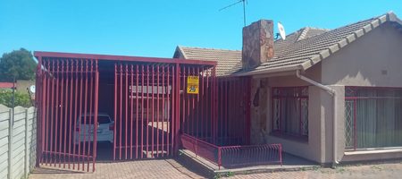 4 BEDROOM FAMILY HOME FOR SALE IN RHODESFIELD, KEMPTON PARK – WITH INCOME-GENERATING COTTAGE, POOL & LAPA 1000408048